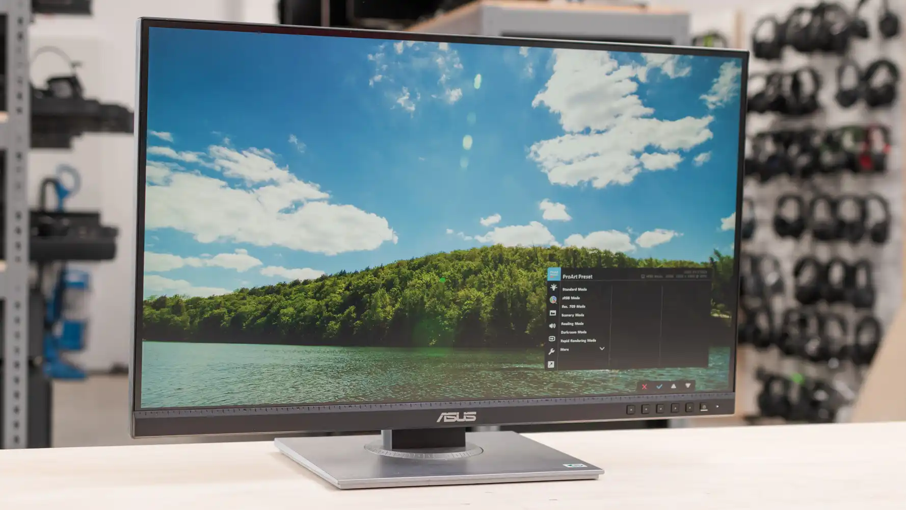 ۱. ASUS ProArt PA248QV (24.1 اینچ)